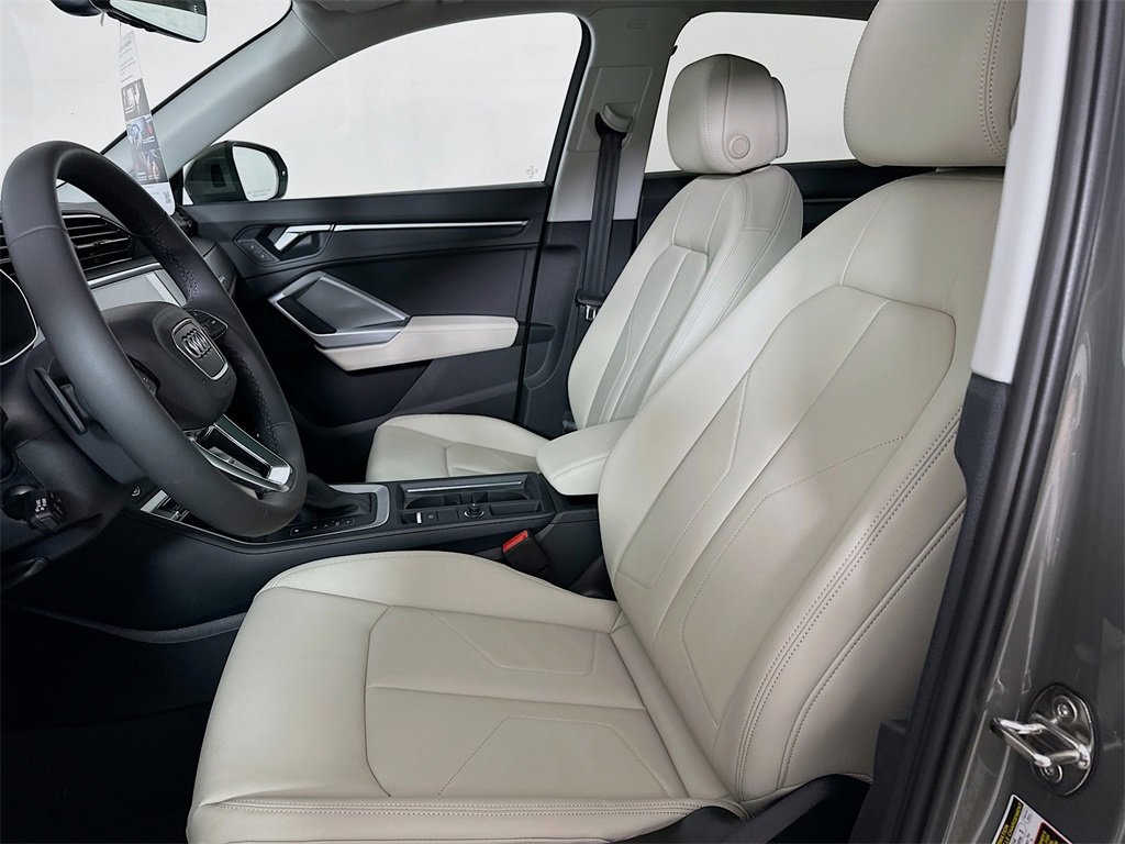 New 2025 Audi Q3 2.0T Premium image 8