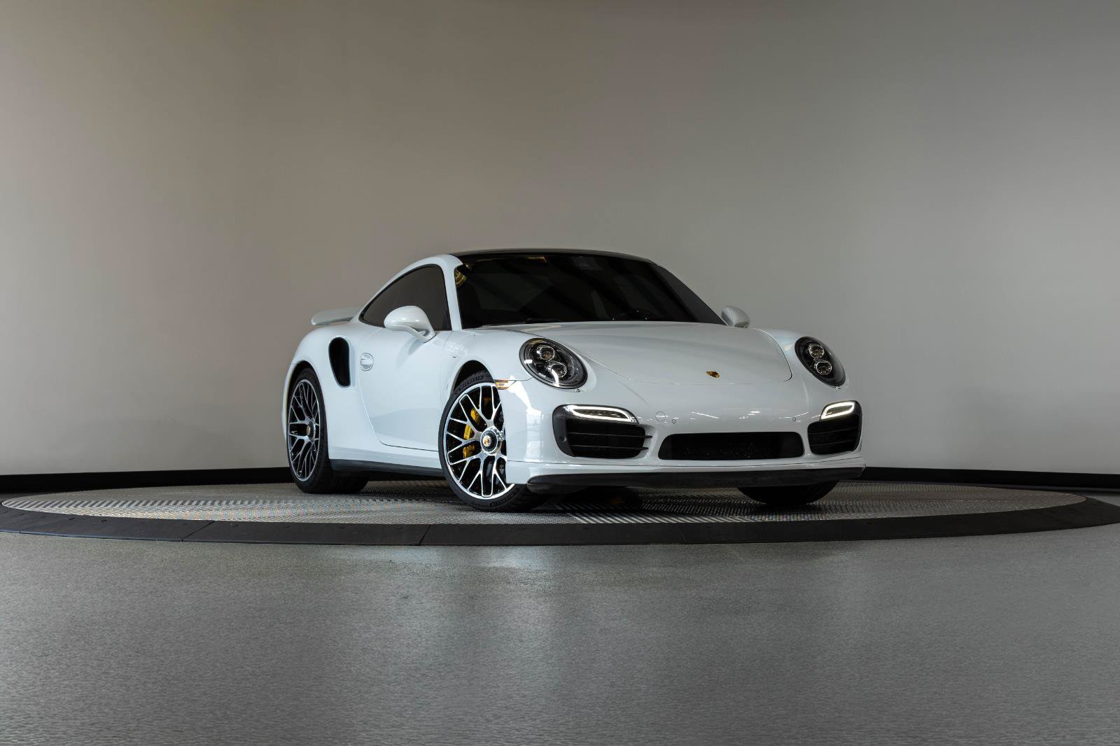 Used 2015 Porsche 911 Turbo S AWD/4WD image 32