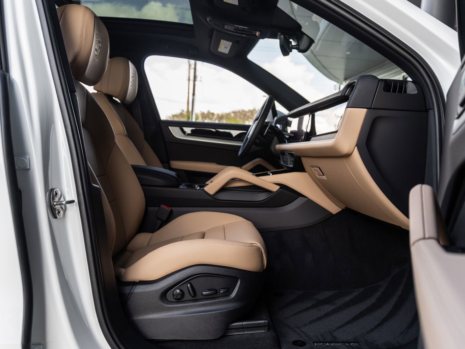 Certified 2026 Porsche Cayenne AWD/4WD image 41