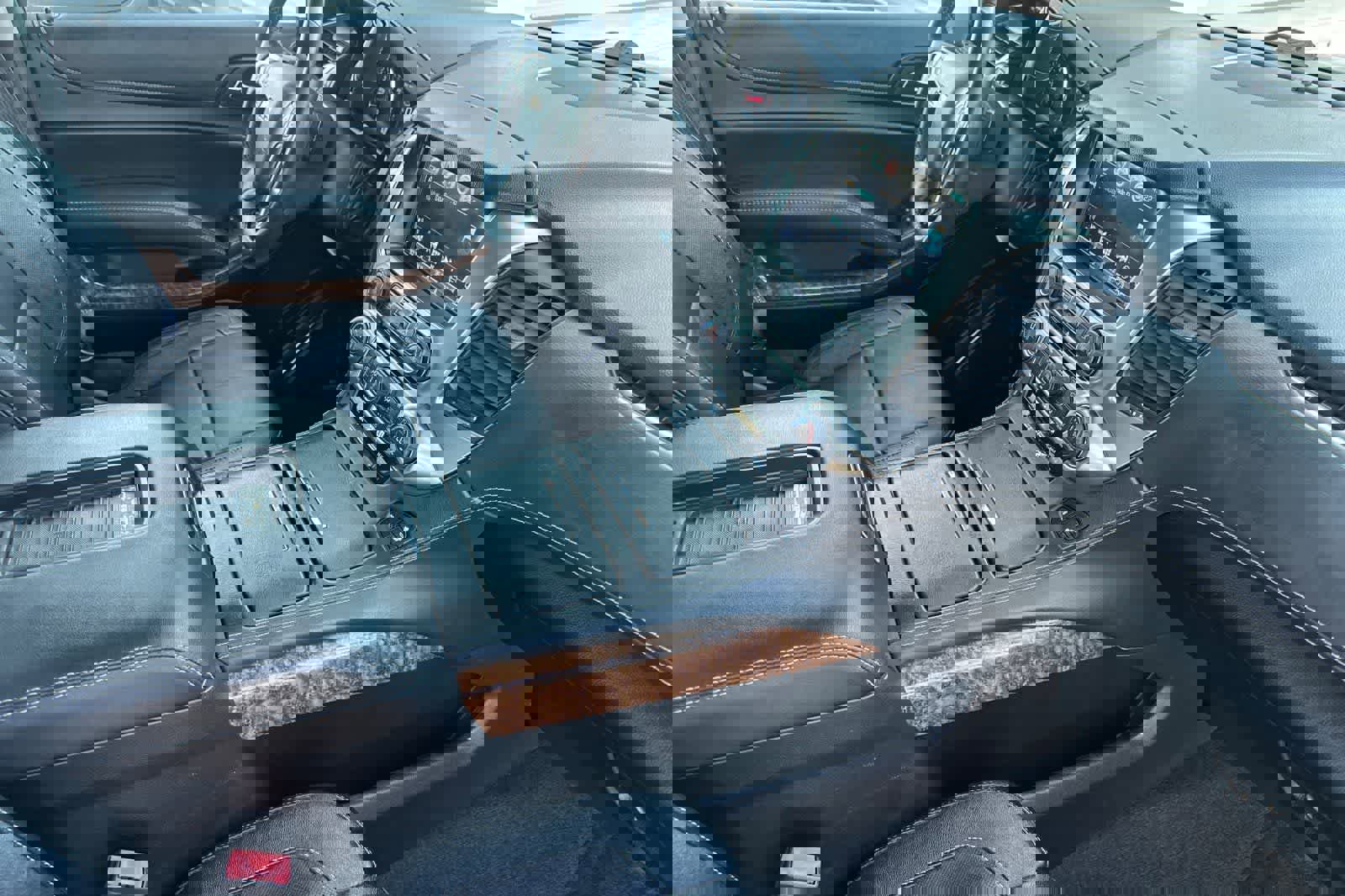 Used 2016 Chevrolet Suburban LTZ image 18