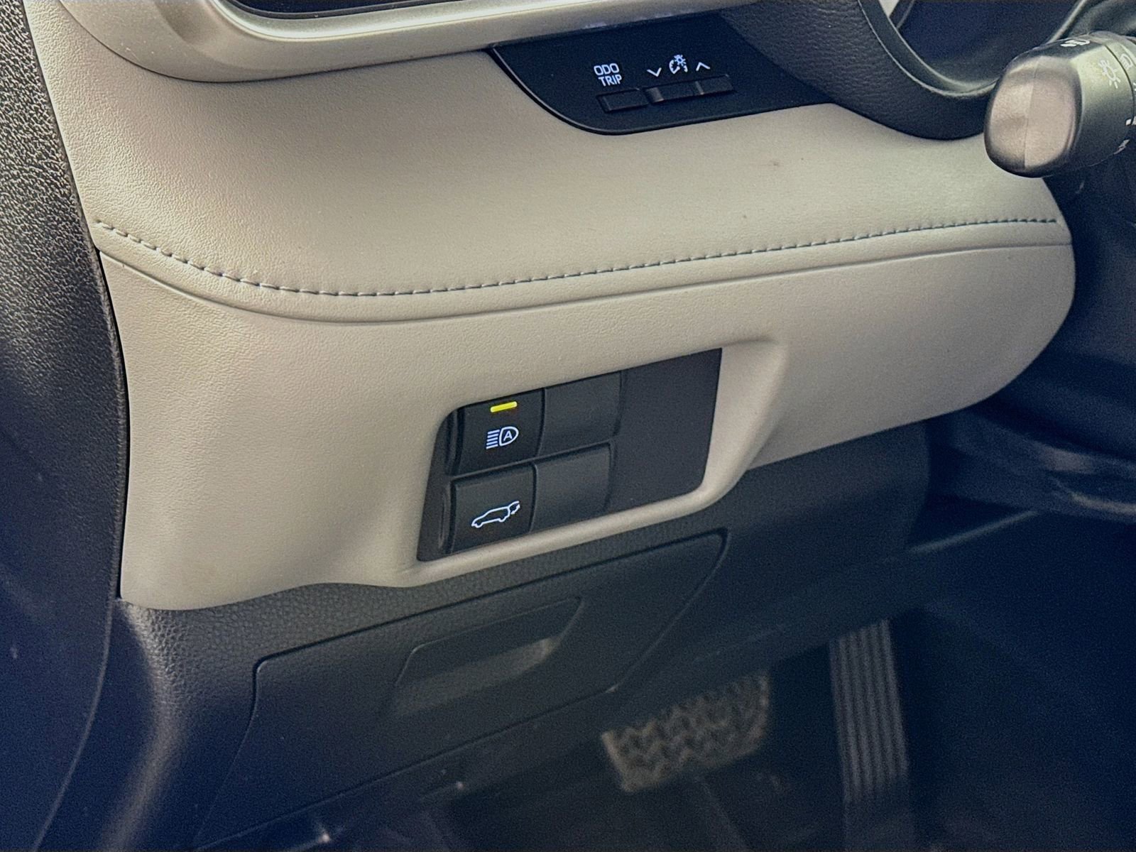 Used 2022 Toyota Highlander LE AWD/4WD image 7