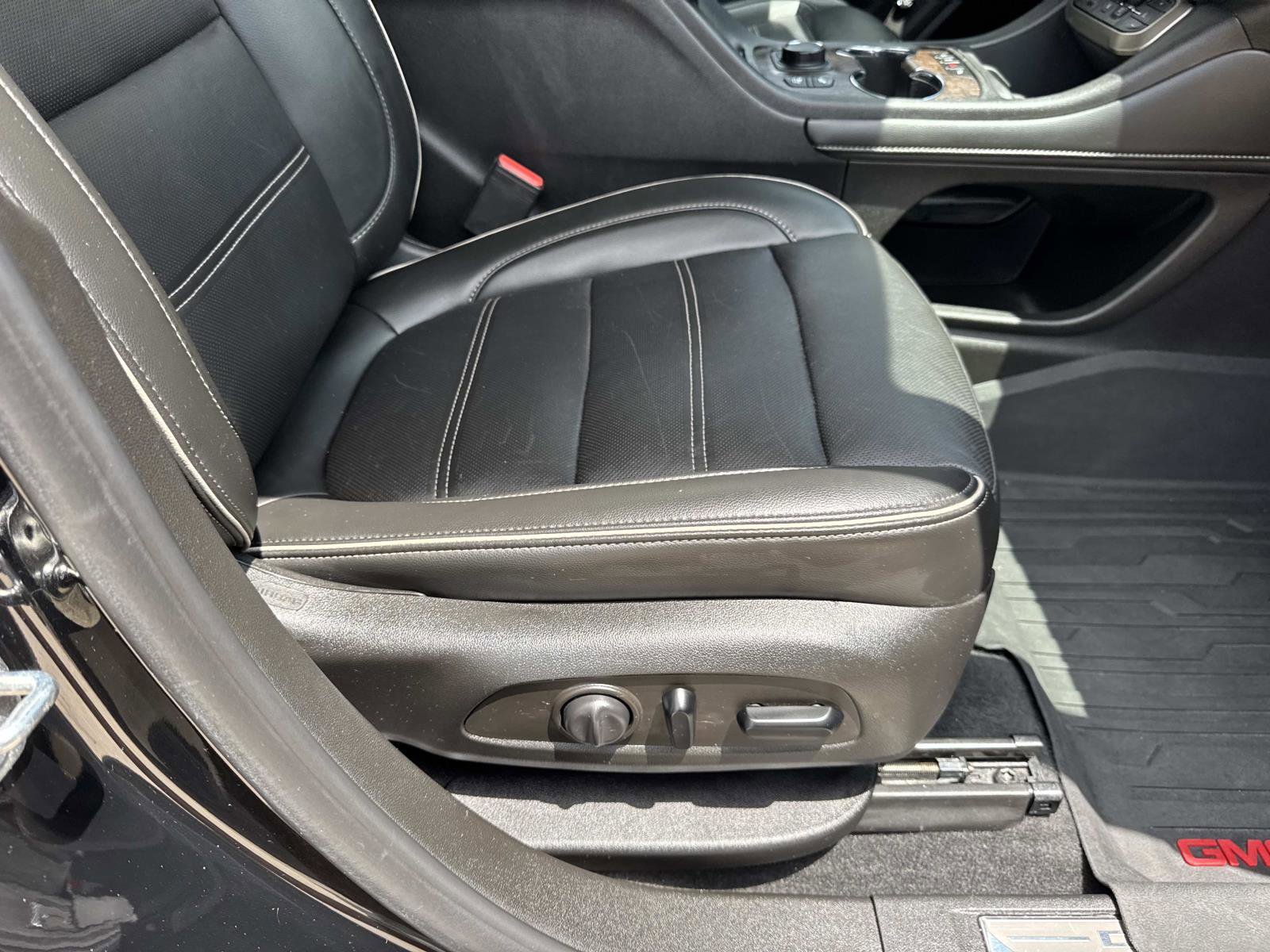 Used 2022 GMC Acadia Denali w/ LPO, Floor Liner Package FWD image 11