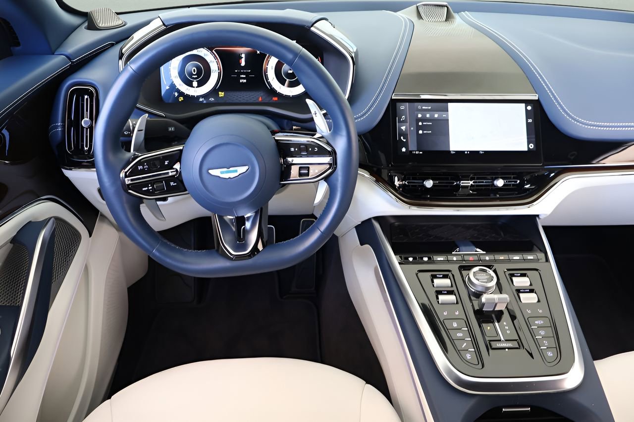 Used 2025 Aston Martin DBX 707 AWD/4WD image 15