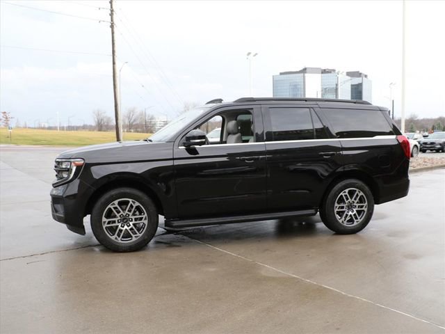 Used 2025 Ford Expedition Active image 3