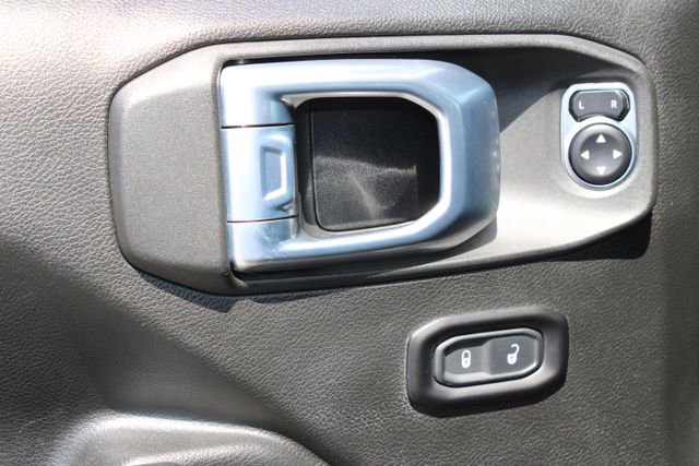 Used 2022 Jeep Gladiator Willys image 14