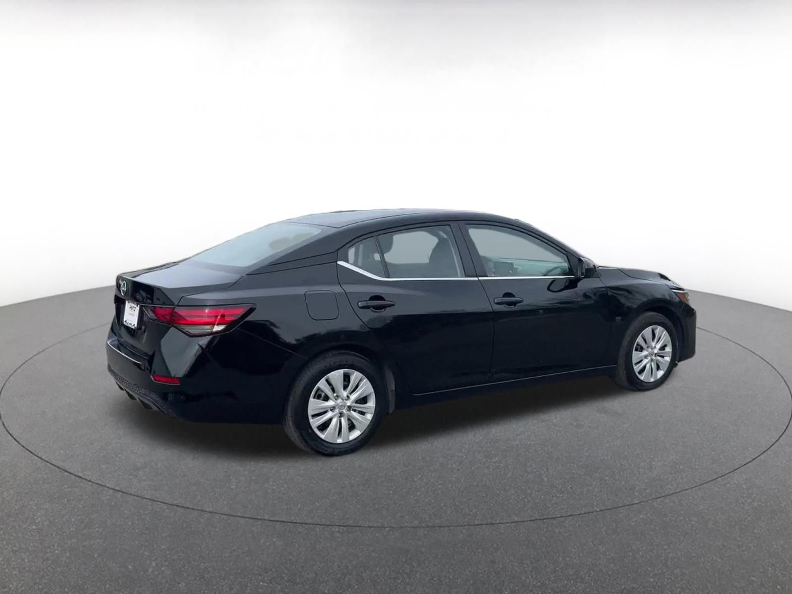 Used 2025 Nissan Sentra S image 14