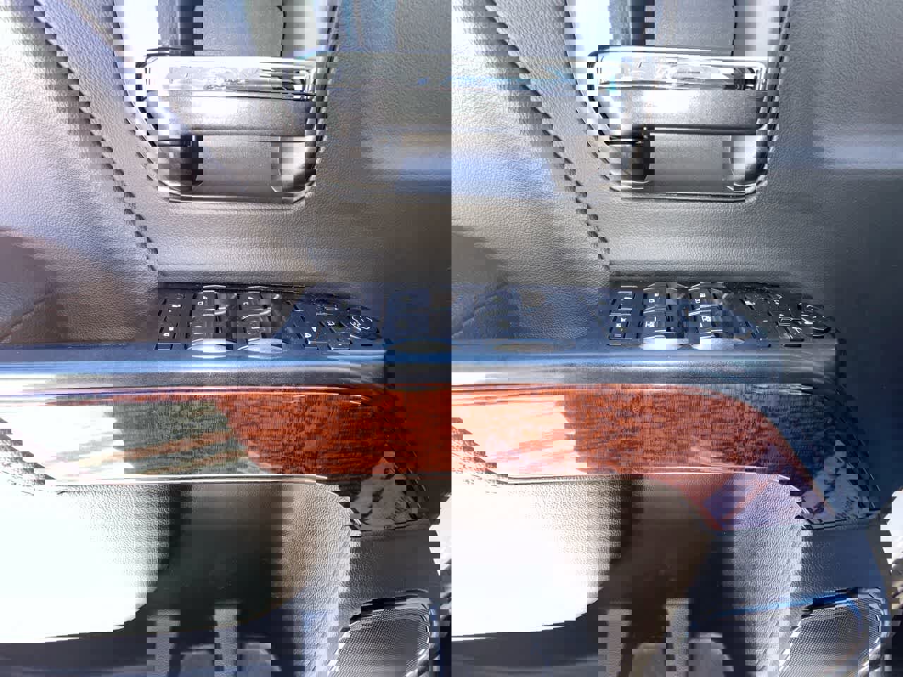 Used 2017 GMC Sierra 1500 SLT w/ SLT Preferred Package image 13