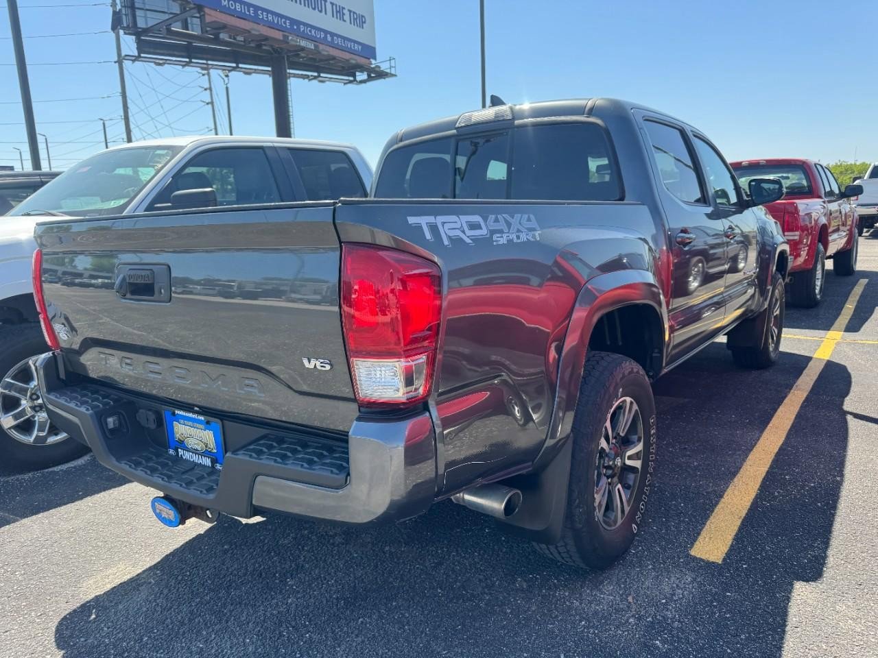 Used 2016 Toyota Tacoma TRD Sport w/ Towing Package AWD/4WD image 5