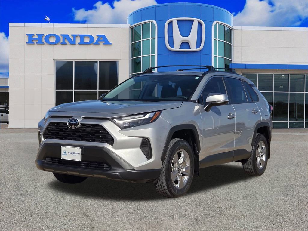 Used 2024 Toyota RAV4 XLE w/ Convenience Package image 7
