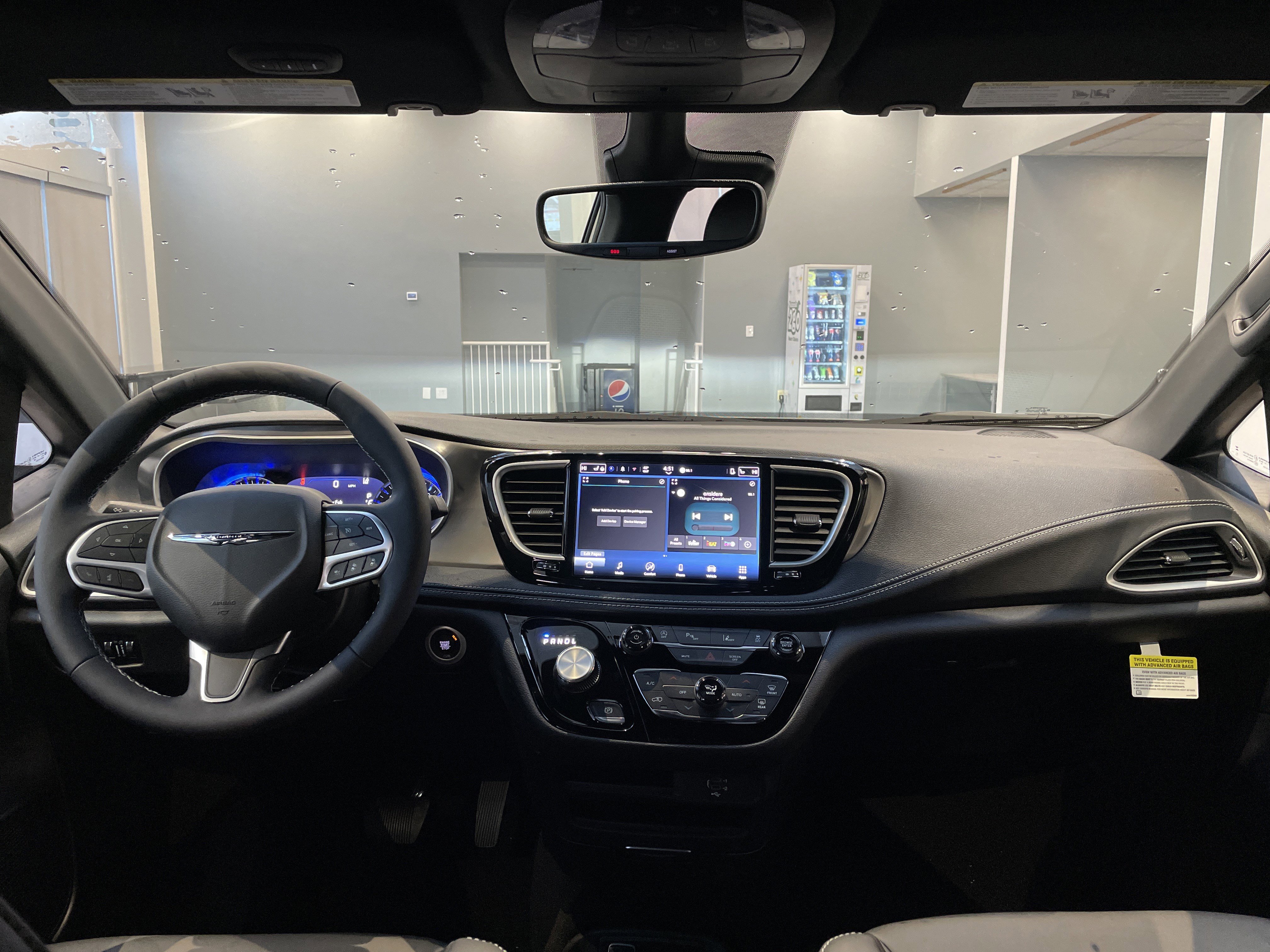 New 2026 Chrysler Pacifica Select image 29