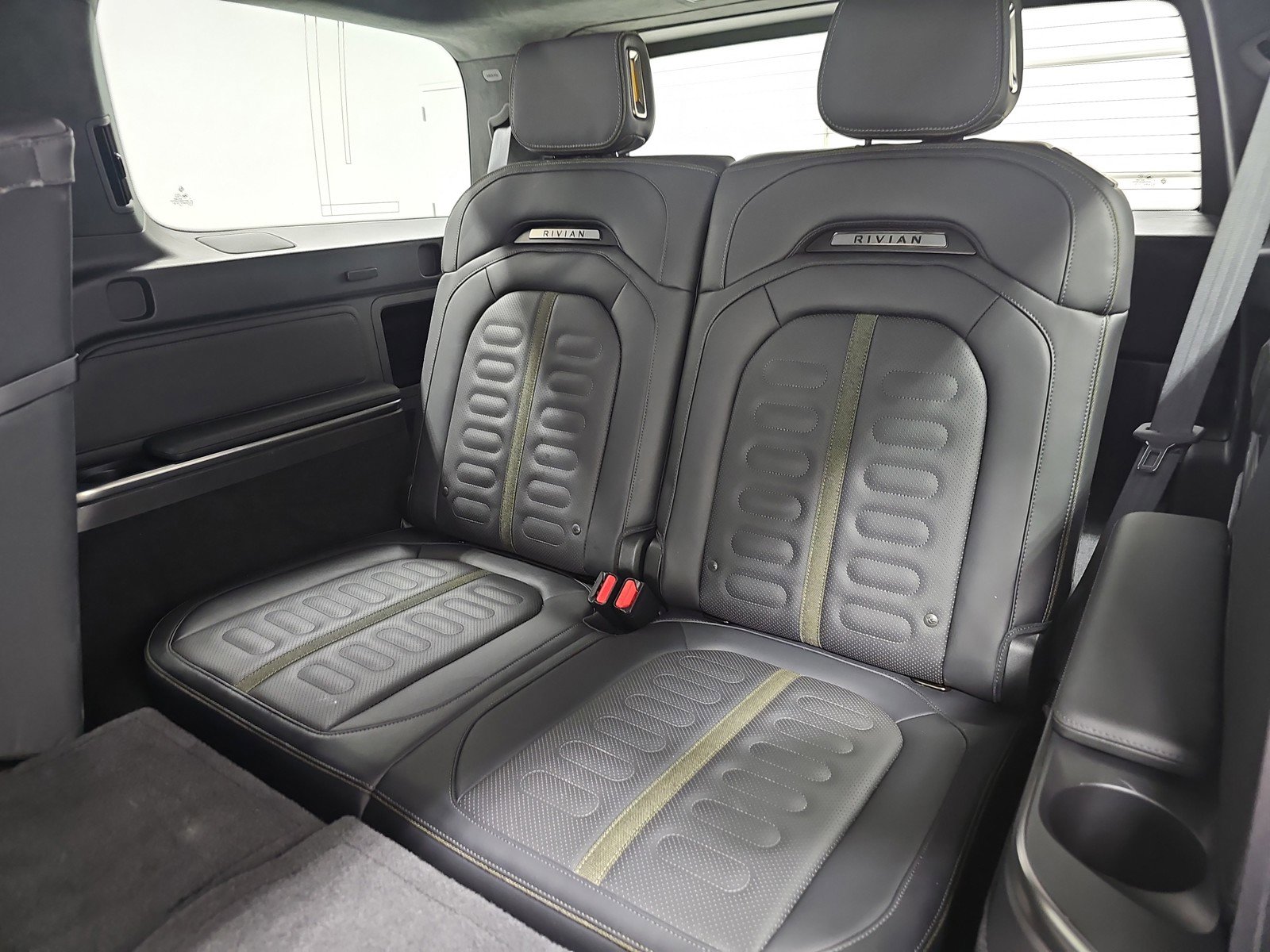 Used 2025 Rivian R1S Adventure image 22