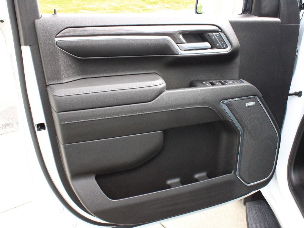 Used 2022 Chevrolet Silverado 1500 LTZ w/ LTZ Premium Package AWD/4WD image 9