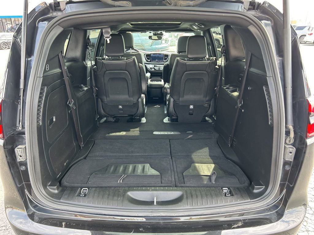 Used 2024 Chrysler Pacifica Premium FWD image 46