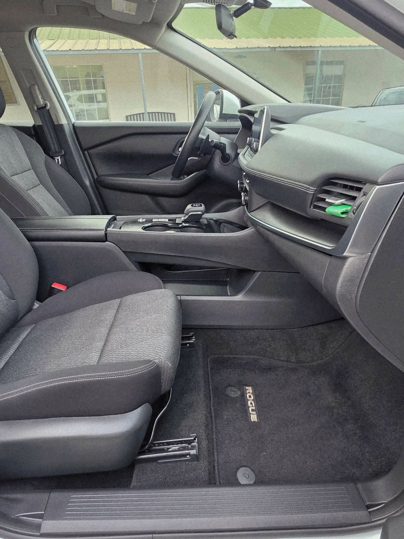 Used 2024 Nissan Rogue SV image 13