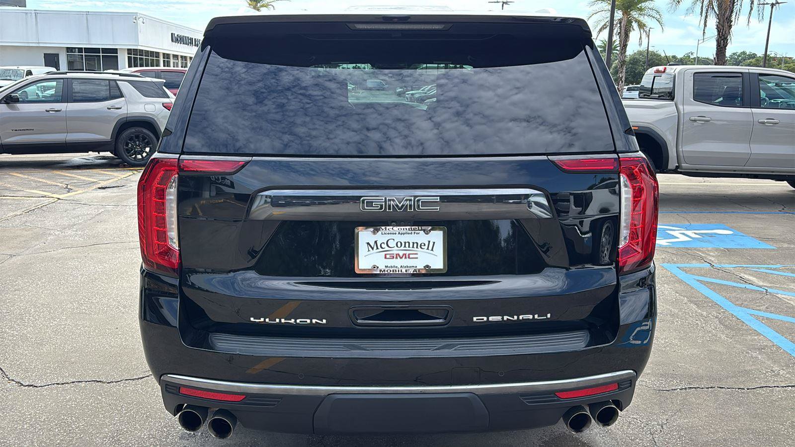 Certified 2023 GMC Yukon XL Denali Ultimate w/ LPO, Floor Liner Package AWD/4WD image 6