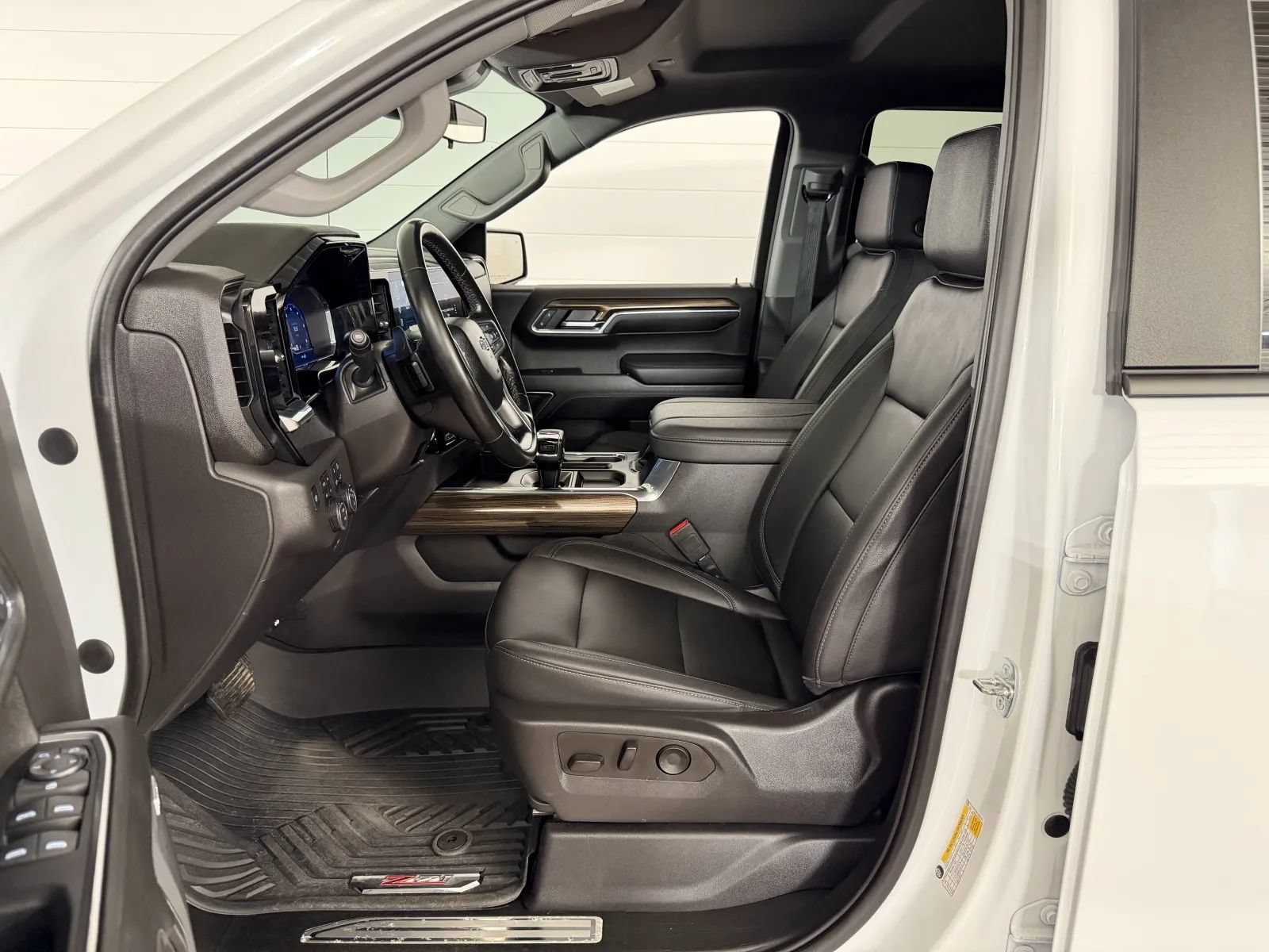Used 2023 Chevrolet Silverado 1500 LT Trail Boss w/ LT Trail Boss Premium Package AWD/4WD image 13