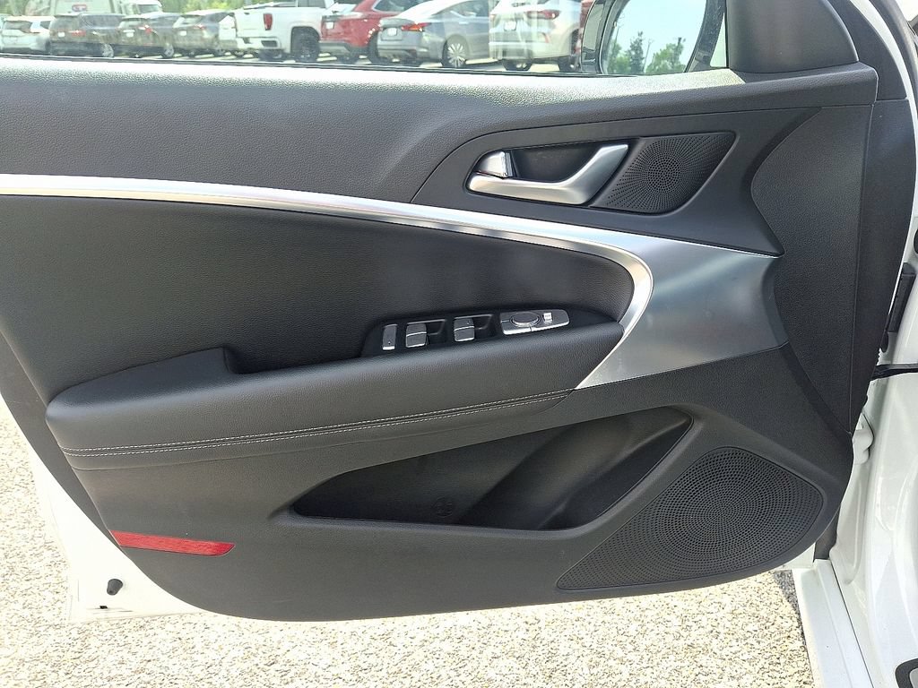 Used 2025 Genesis G70 2.5T RWD image 12