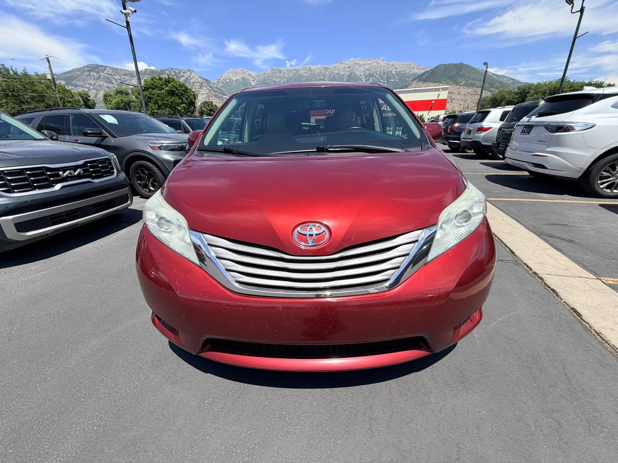 Used 2015 Toyota Sienna XLE w/ Entertainment Package FWD image 9