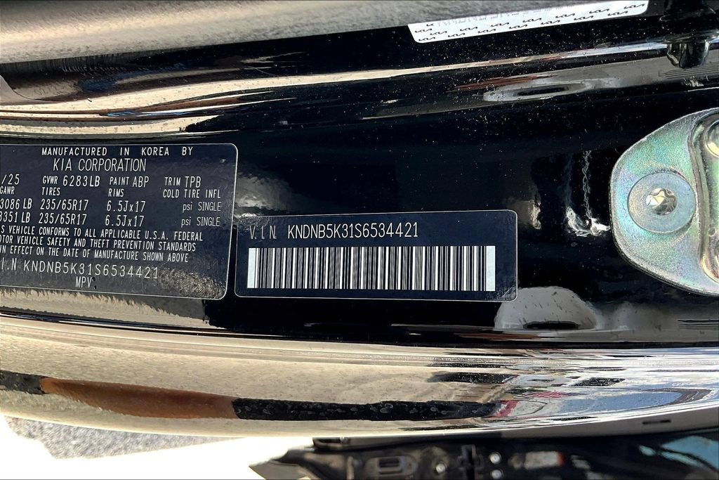 Used 2025 Kia Carnival FWD image 19