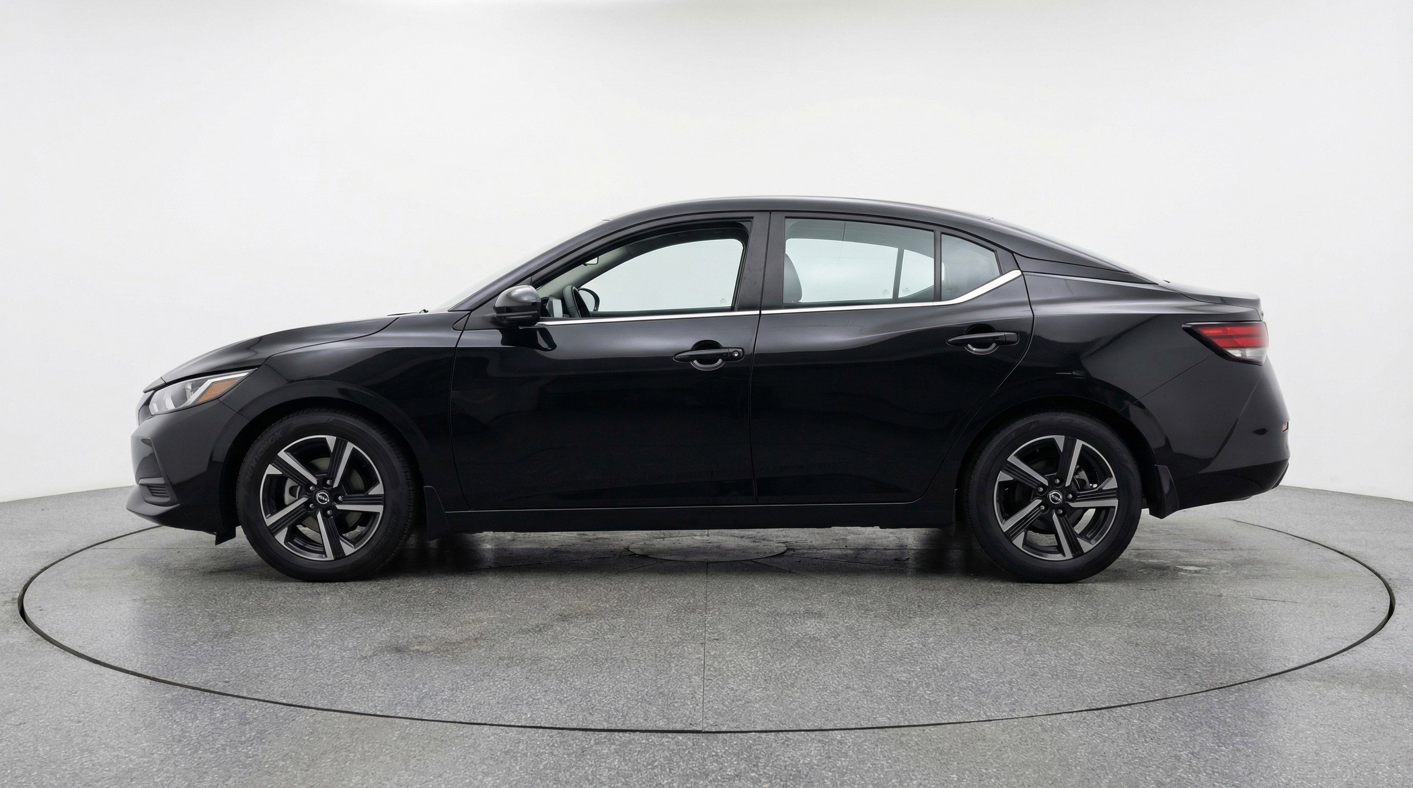 Used 2025 Nissan Sentra SV image 5