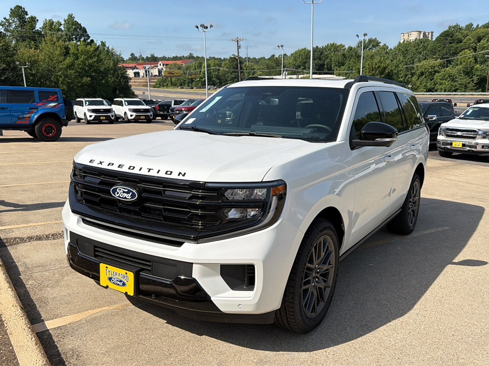 New 2027 Ford Expedition Platinum w/ Stealth Appearance Package AWD/4WD image 4