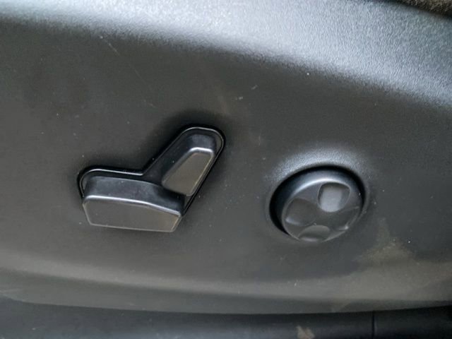 Used 2024 Chrysler Pacifica Touring-L image 17