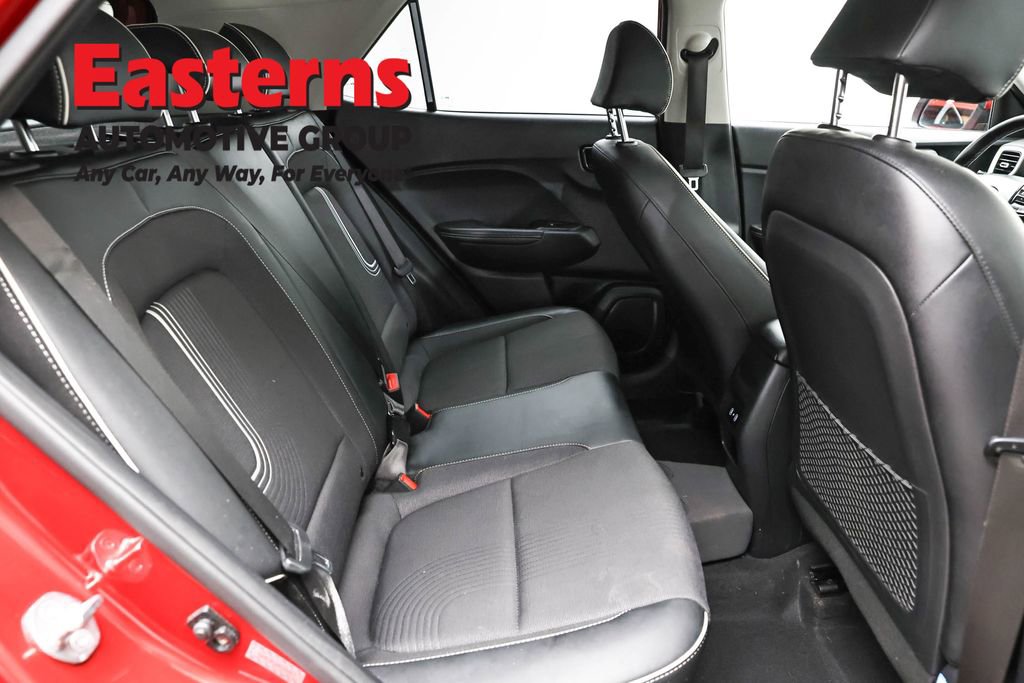 Used 2024 Hyundai Venue Limited image 23