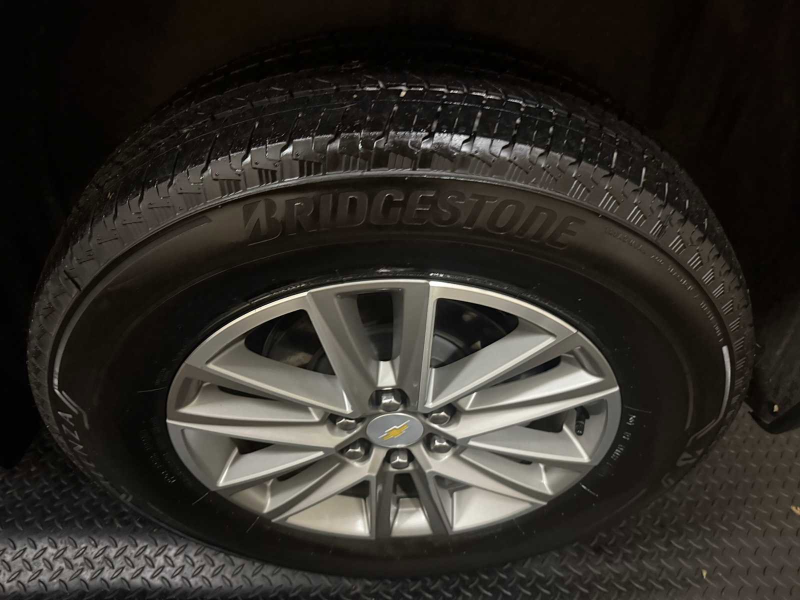 Used 2023 Chevrolet Traverse LT image 9