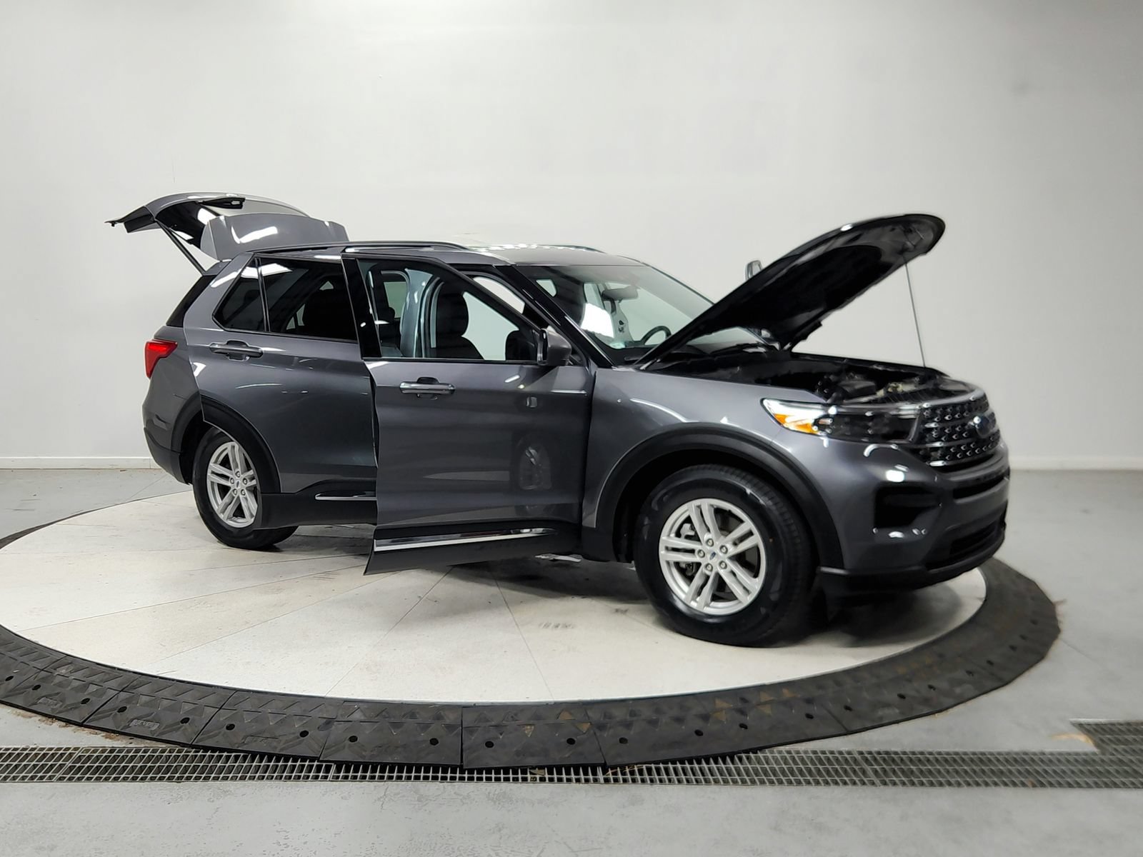 Used 2022 Ford Explorer XLT RWD image 10