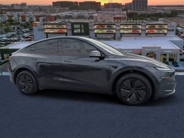 Used 2026 Tesla Model Y 2WD video 1