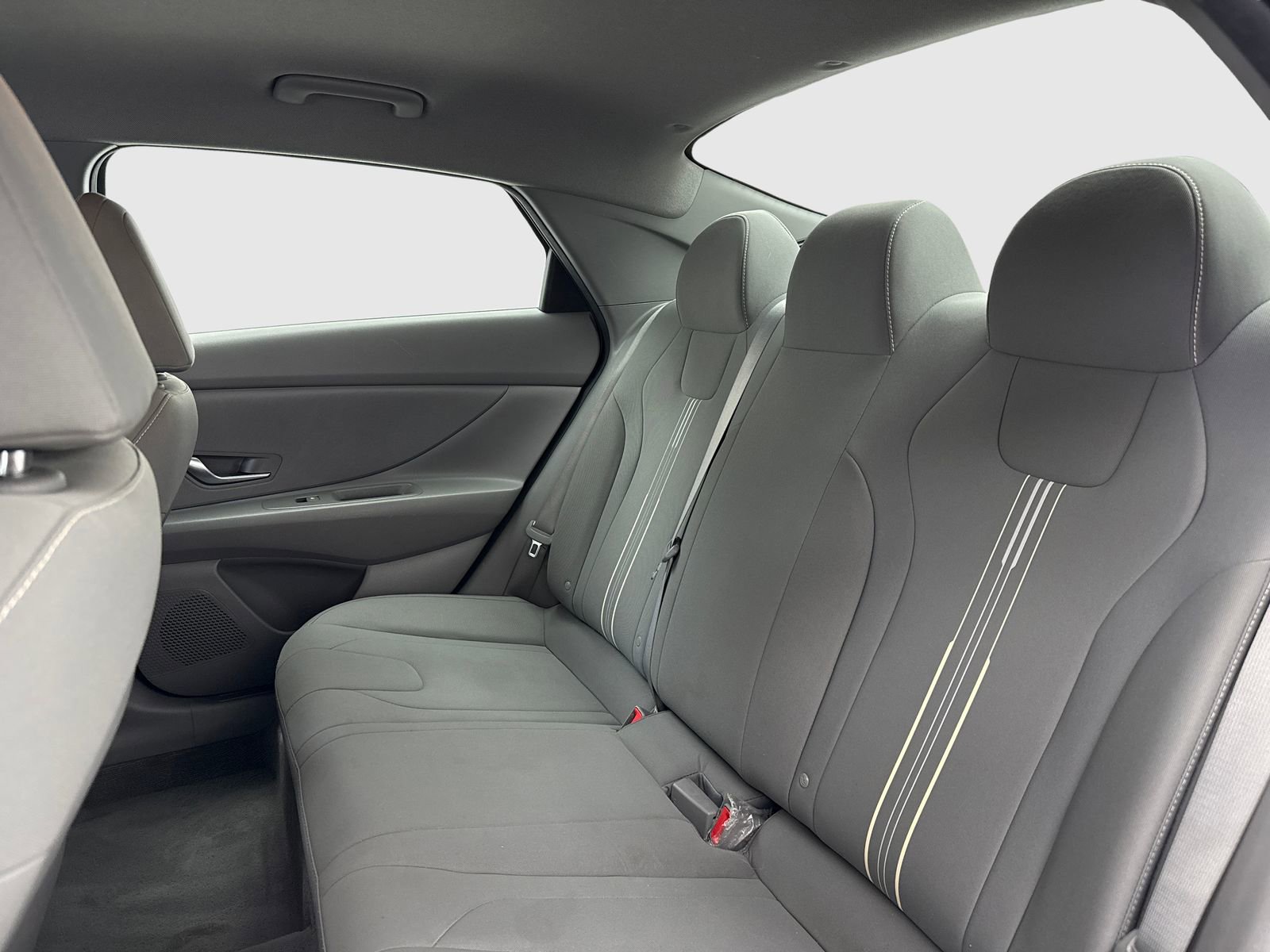 Used 2022 Hyundai Elantra SEL FWD image 35