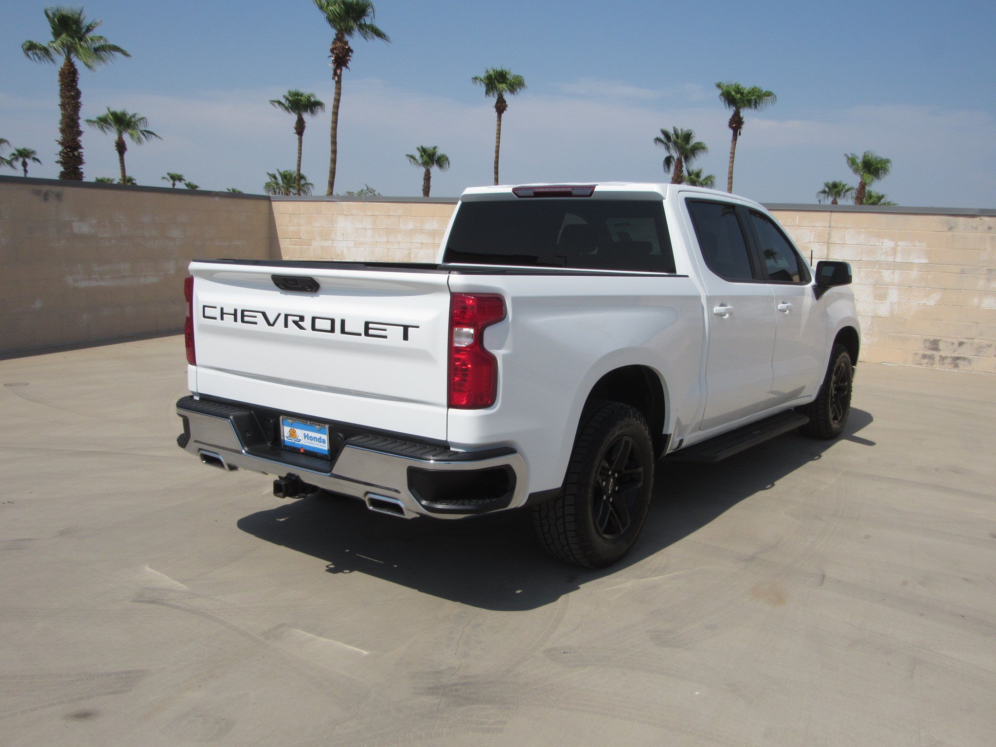 Used 2022 Chevrolet Silverado 1500 LT w/ Z71 Off-Road Package AWD/4WD image 5