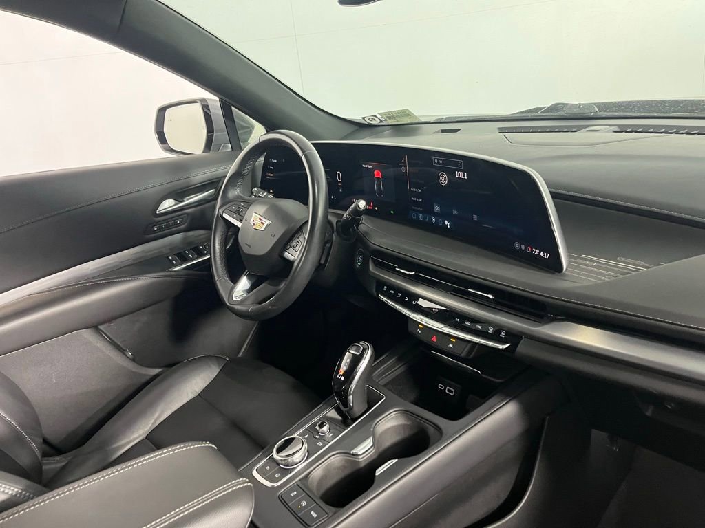 Used 2024 Cadillac XT4 Premium Luxury image 32