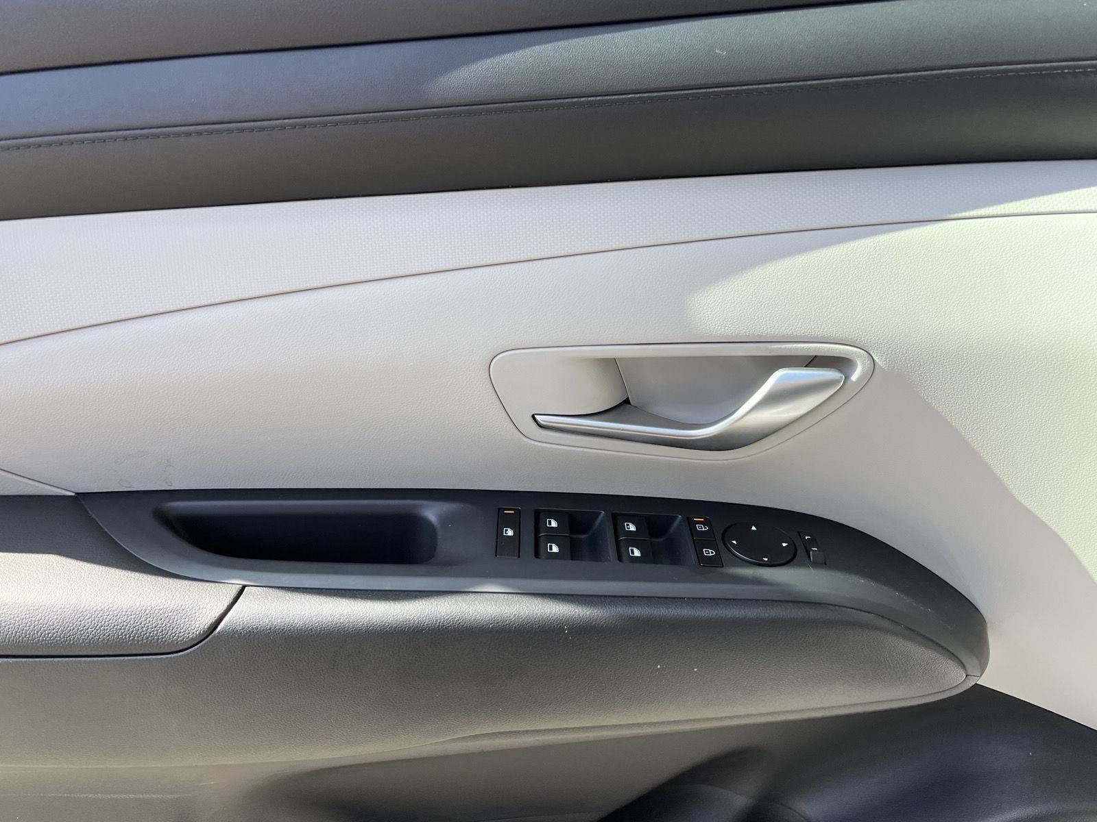 Used 2025 Hyundai Tucson SE AWD/4WD image 19