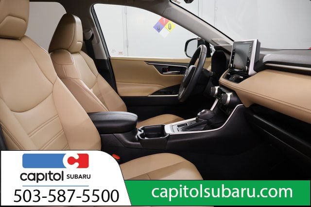 Used 2021 Toyota RAV4 XLE Premium AWD/4WD image 28