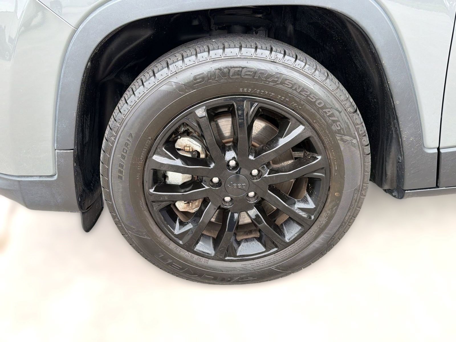 Used 2021 Jeep Cherokee Latitude Lux w/ Comfort/Convenience Group FWD image 12