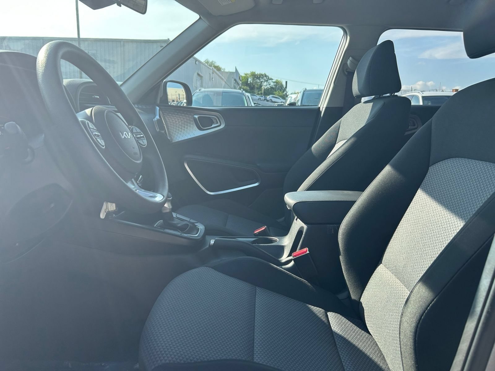 Used 2025 Kia Soul LX w/ LX Technology Package FWD image 21