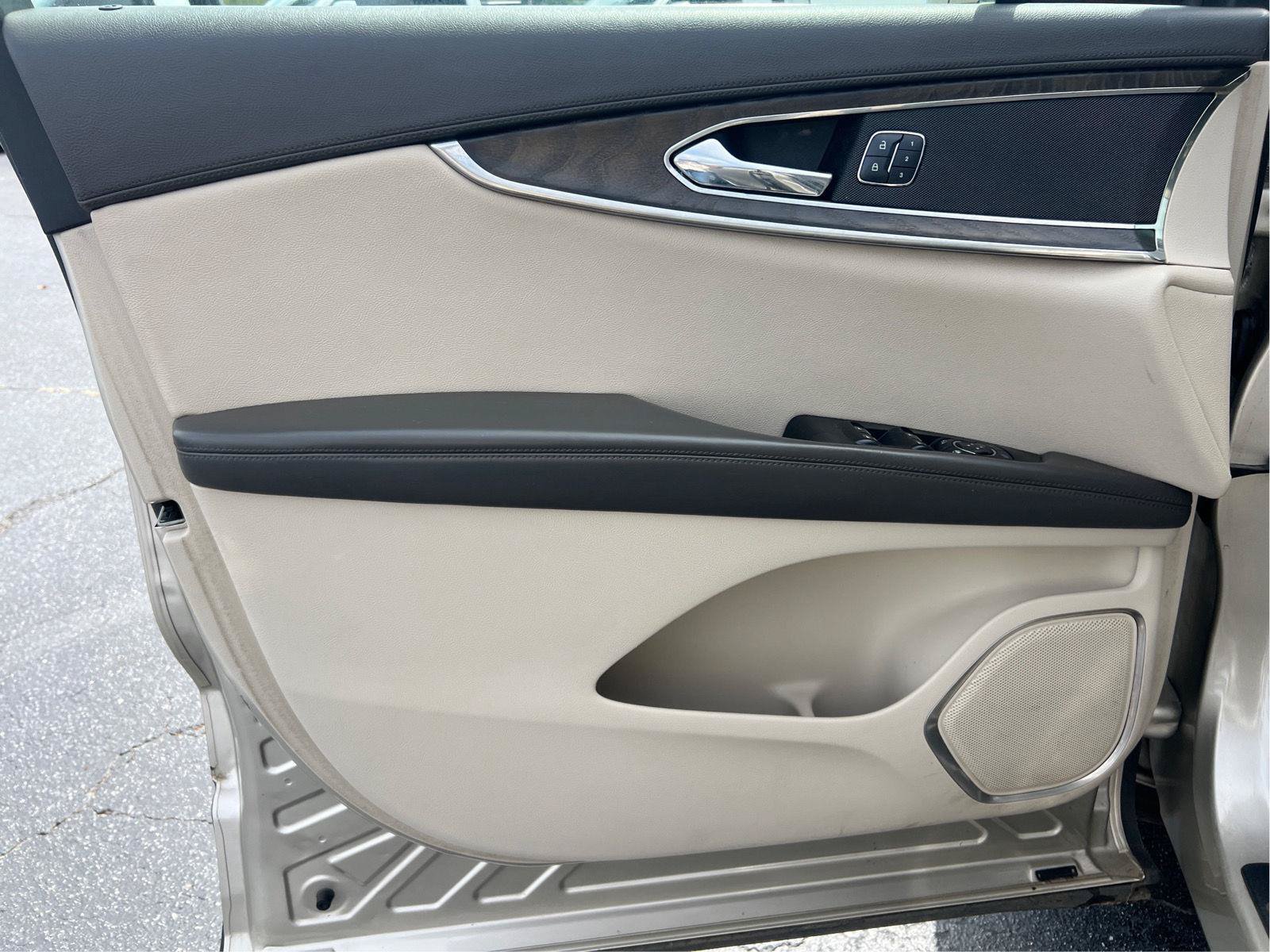 Used 2017 Lincoln MKX Reserve FWD image 15