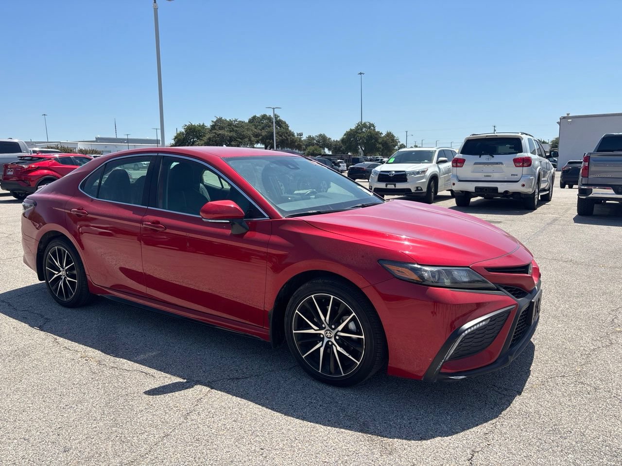 Used 2024 Toyota Camry SE w/ Convenience Package FWD image 3