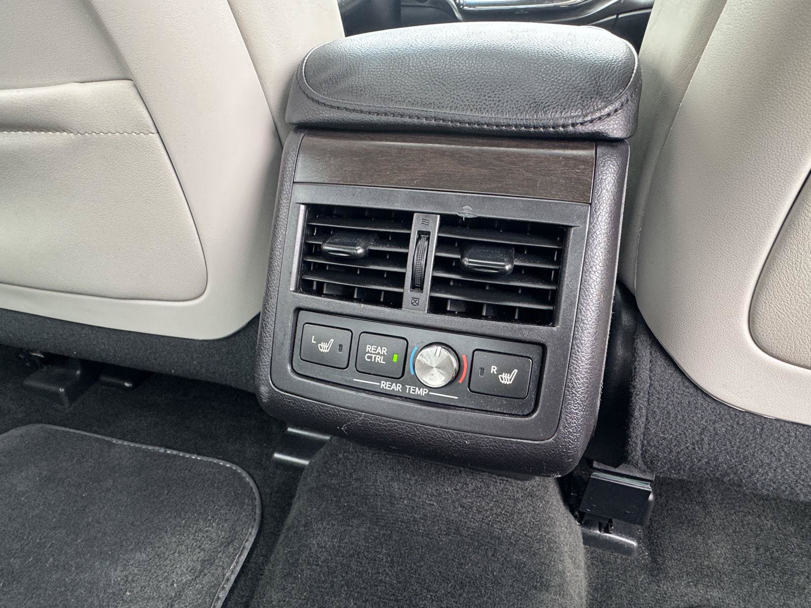 Used 2018 Toyota Avalon Limited FWD image 29