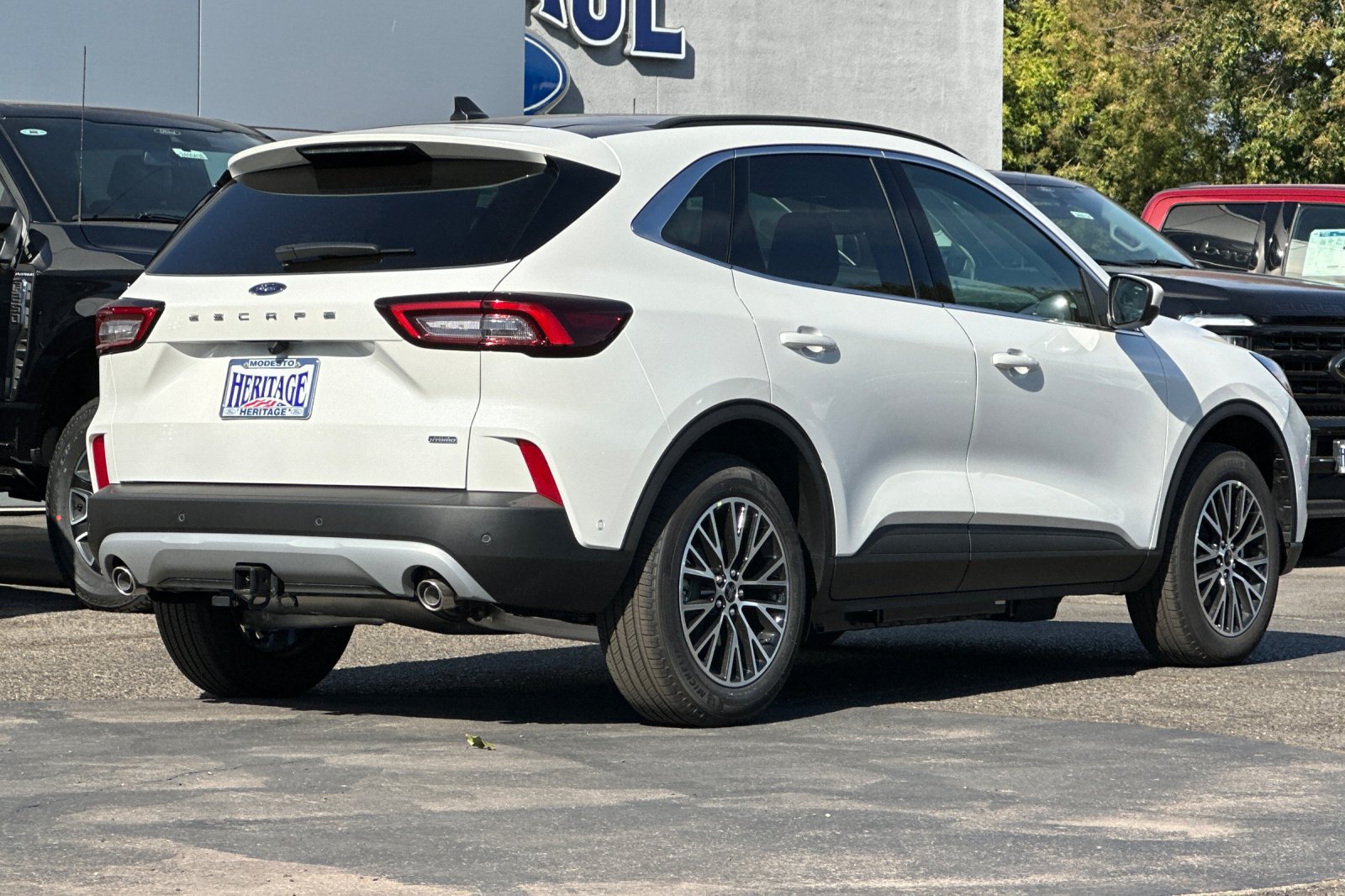 New 2024 Ford Escape SE w/ PHEV Premium Package FWD image 4