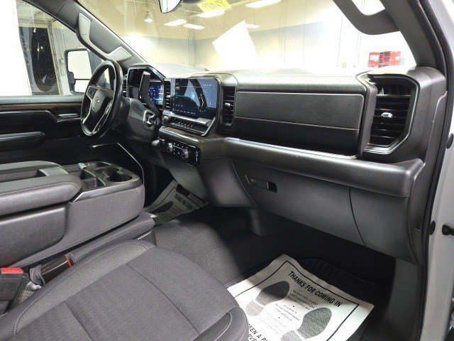 Used 2024 Chevrolet Silverado 3500 LT image 7