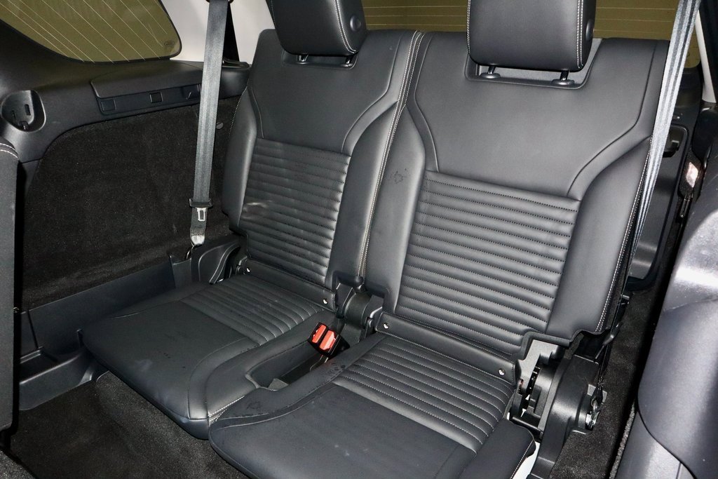 Used 2024 Land Rover Discovery S image 23