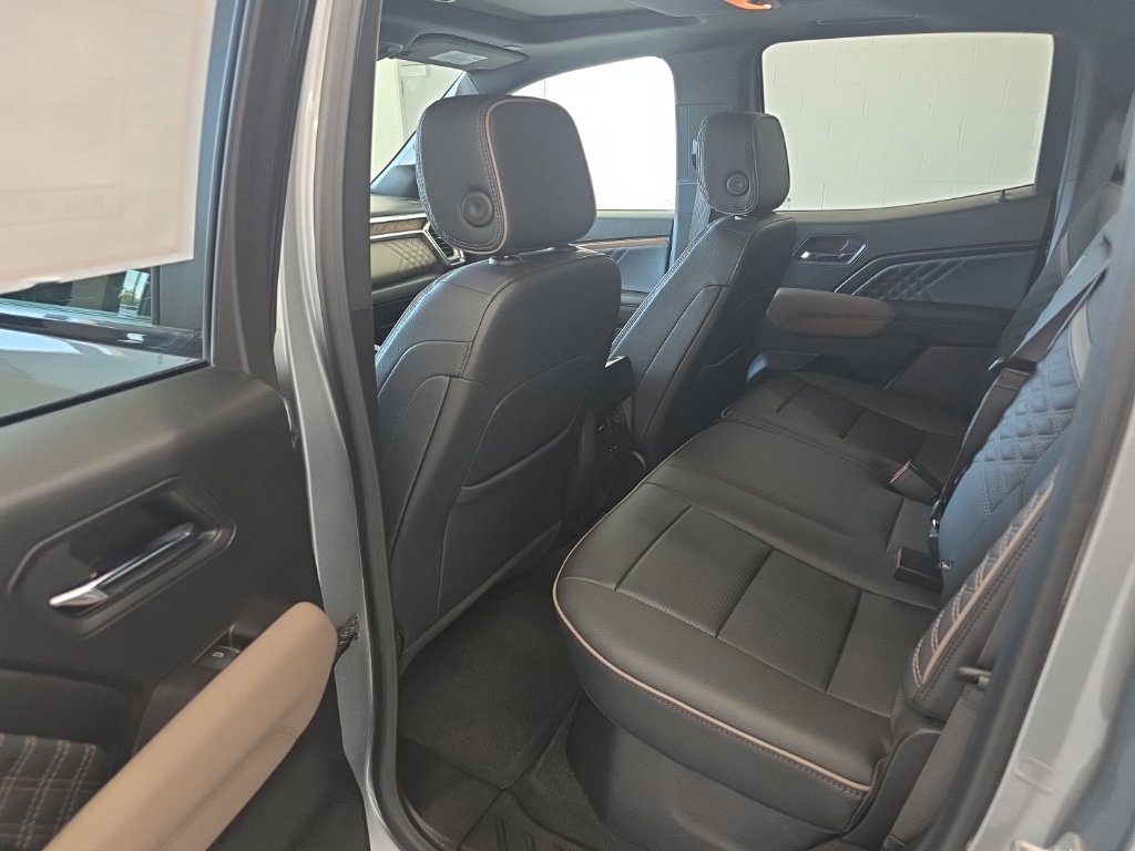 Used 2025 GMC Canyon Denali AWD/4WD image 25
