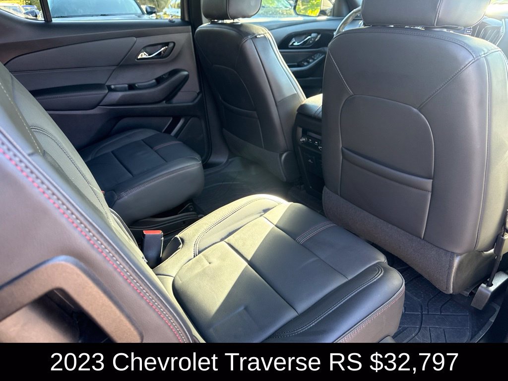 Used 2023 Chevrolet Traverse RS w/ LPO, Floor Liner Package AWD/4WD image 23