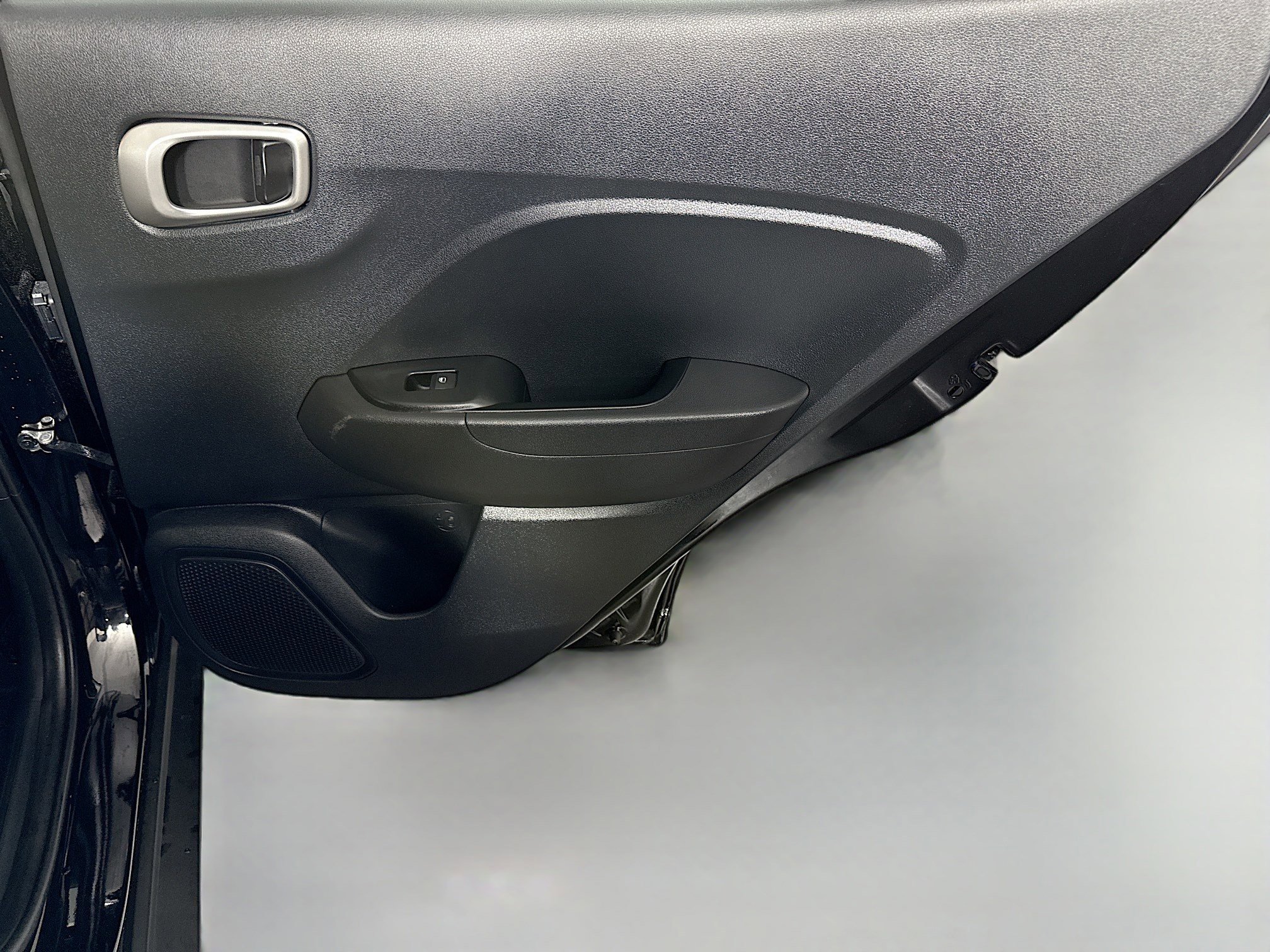 Used 2024 Hyundai Venue SEL FWD image 28