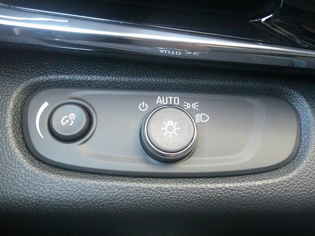 Used 2025 Buick Envista Avenir image 35