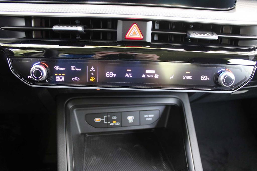 New 2025 Kia K5 LXS image 35
