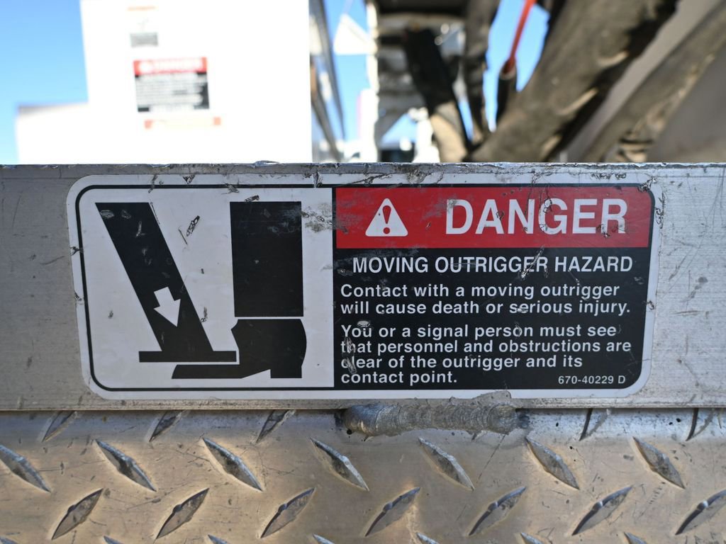 Used 2012 Ford F550 4x4 SuperCab Super Duty w/ Payload Upgrade Pkg image 53