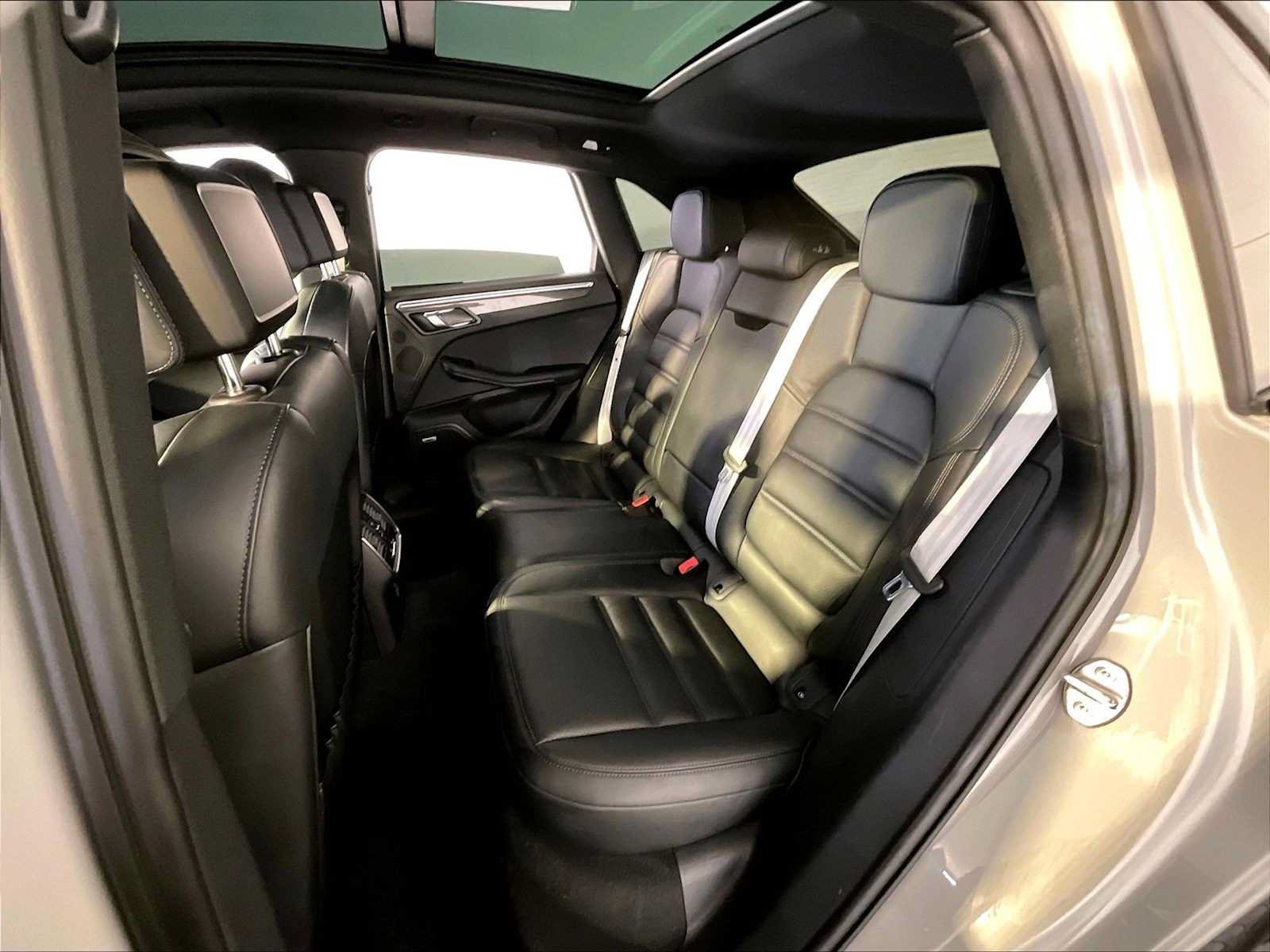 Certified 2024 Porsche Macan S AWD/4WD image 24